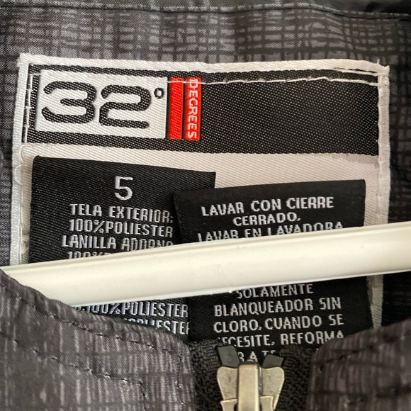 32 Degrees kids size 5 snowsuit - Picture 4 of 6